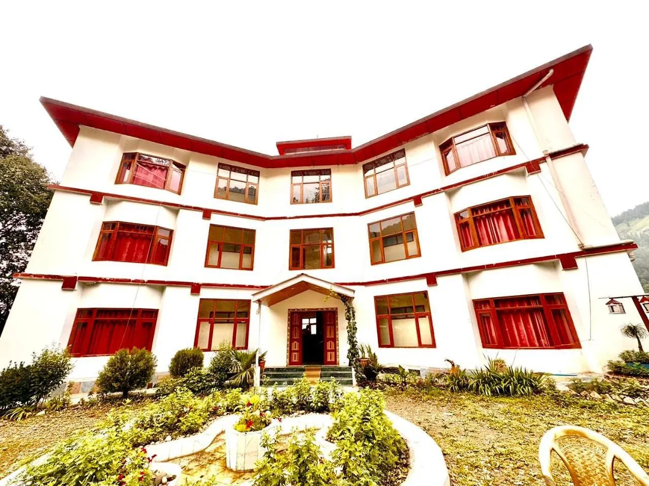 Hassan Valley Resort - A Beautiful Resort In The Clouds Towards Snow Capped Mountains Shimla 0*,