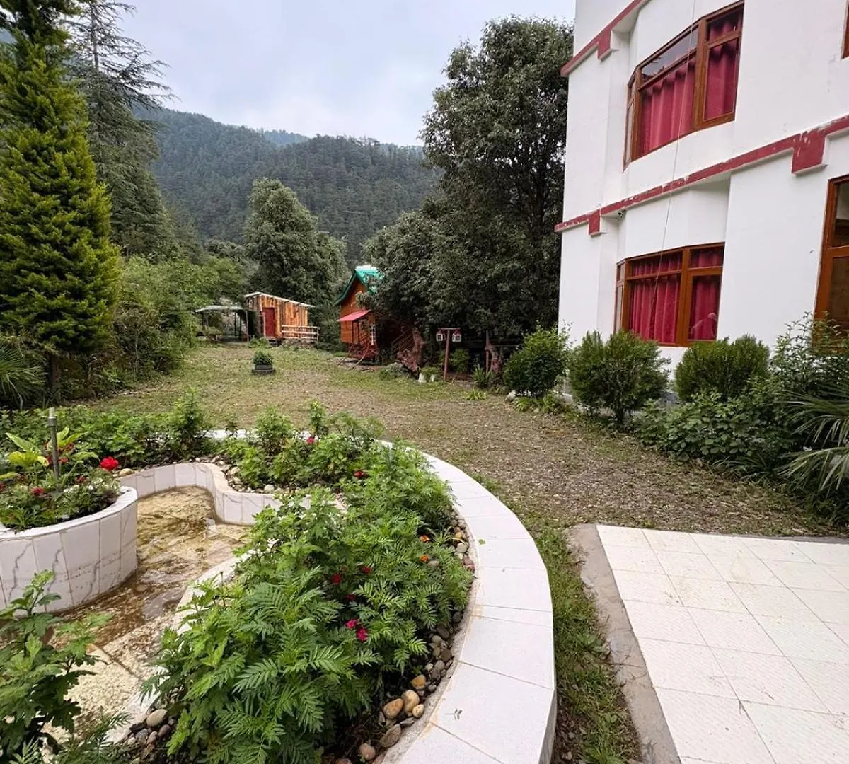 Hassan Valley Resort - A Beautiful Resort In The Clouds Towards Snow Capped Mountains Shimla 0*,  India
