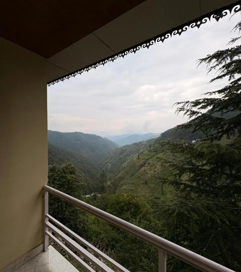 Hassan Valley Resort - A Beautiful Resort In The Clouds Towards Snow Capped Mountains Shimla